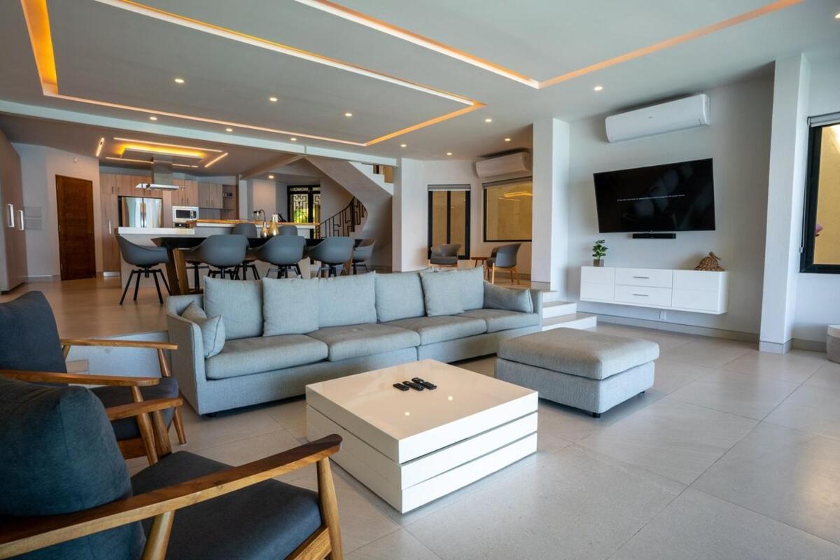 6br Modern Oceanfront With Large Infinity Pool