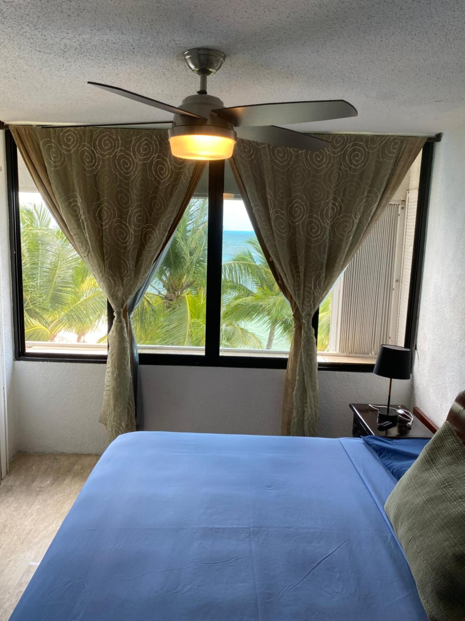 Front Private With Shared Bathroom * Cancun