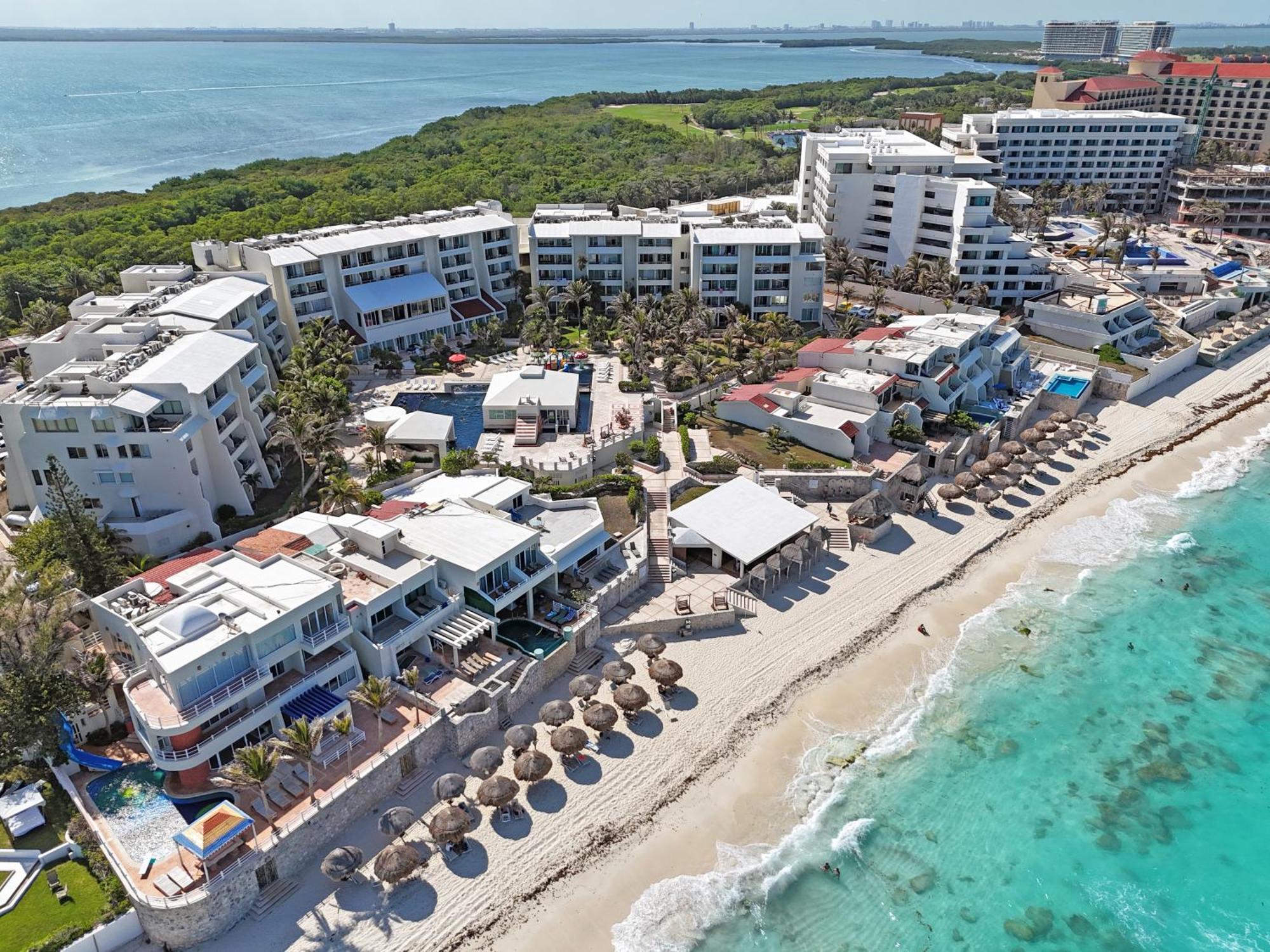 Apartment One Bedroom Garden Level With Partial Ocean View Zone *