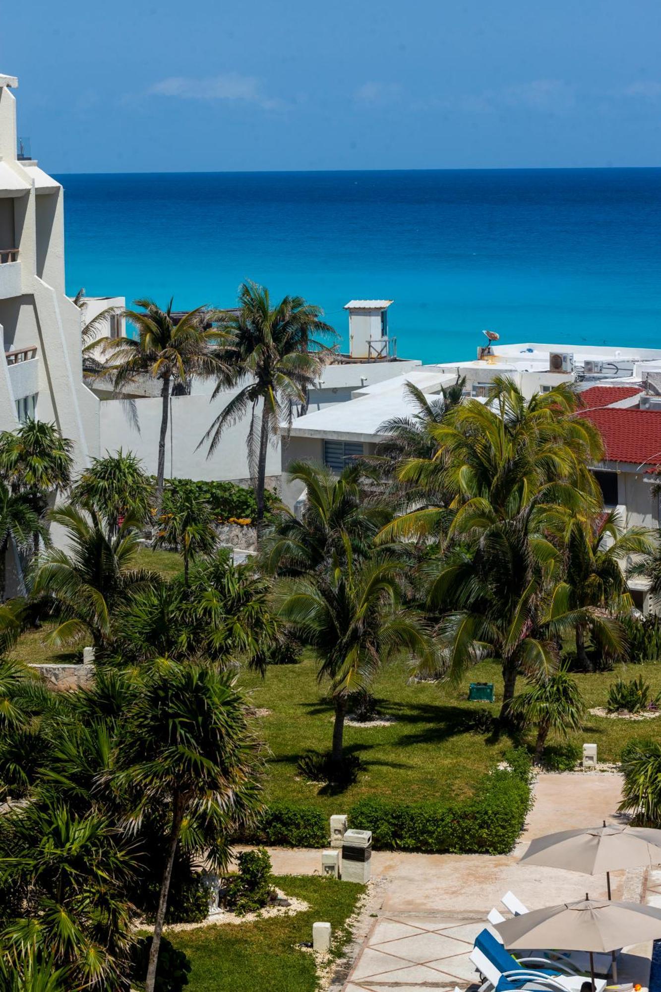 One Bedroom Garden Level With Partial Ocean View Zone Apartment Cancun
