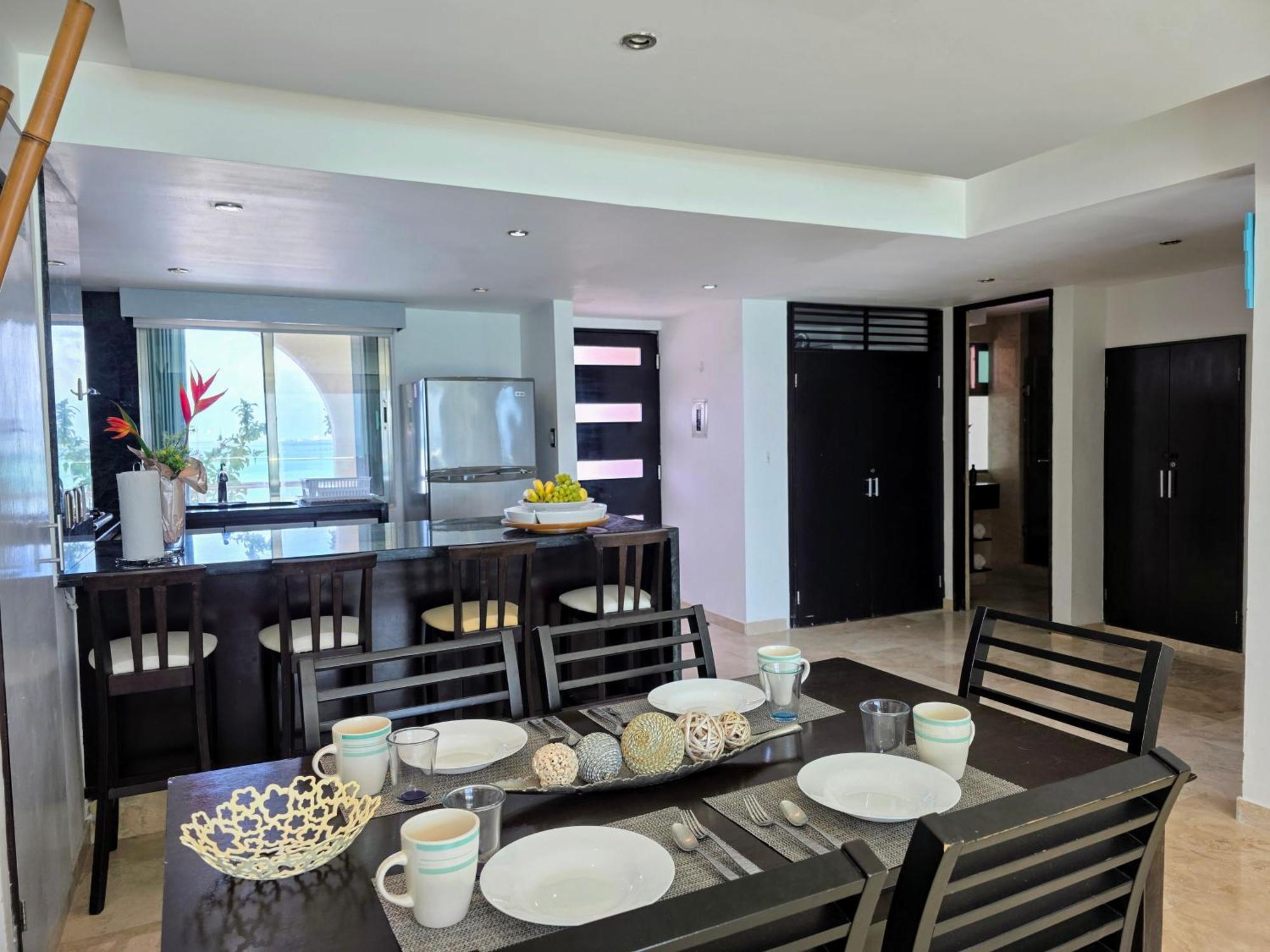 Modern Penthouse, Beautiful Ocean View, Apartamento Cancún