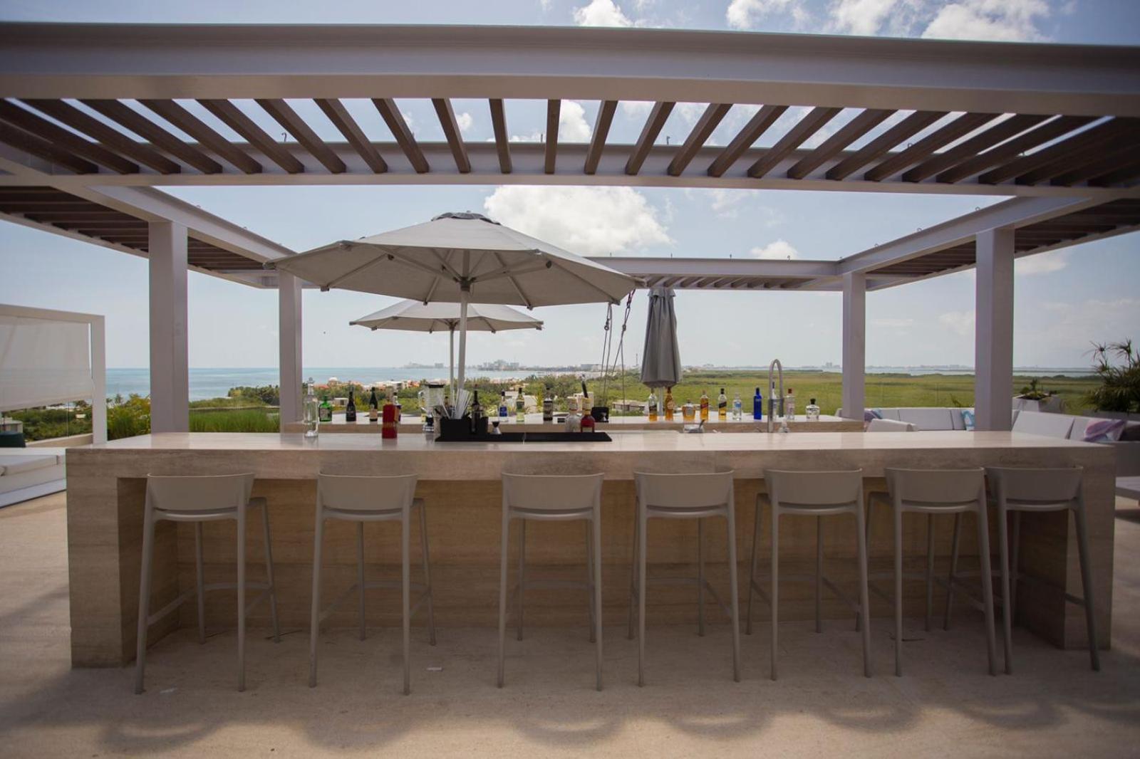 Oceanview 3 Bedroom Condo, Rooftop Pool&jacuzzi, Beach! Apartment