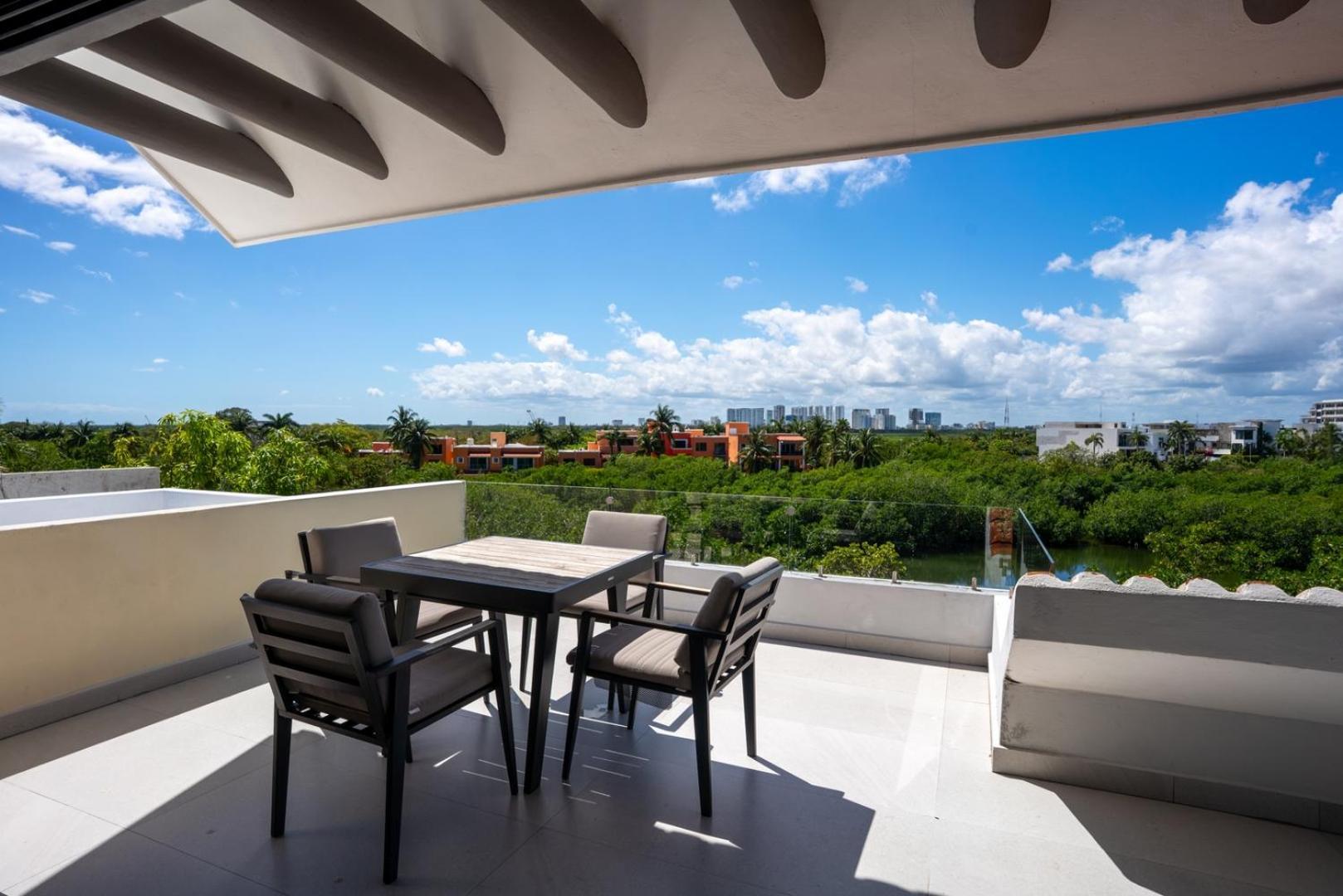 Holiday home 6br Modern Oceanfront W/ Infinity Pool *