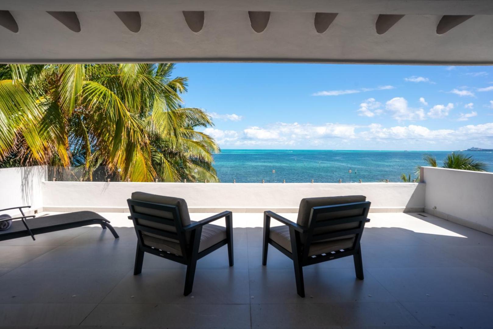 6br Modern Oceanfront W/ Infinity Pool Holiday home