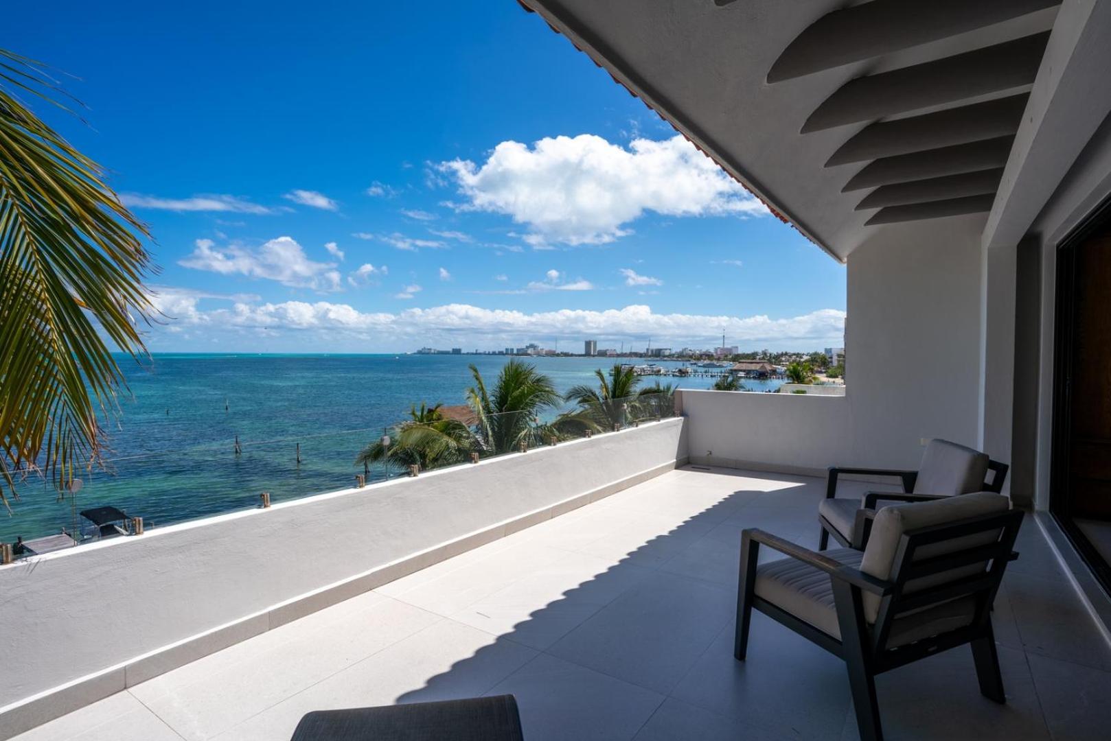 6br Modern Oceanfront W/ Infinity Pool Holiday home *