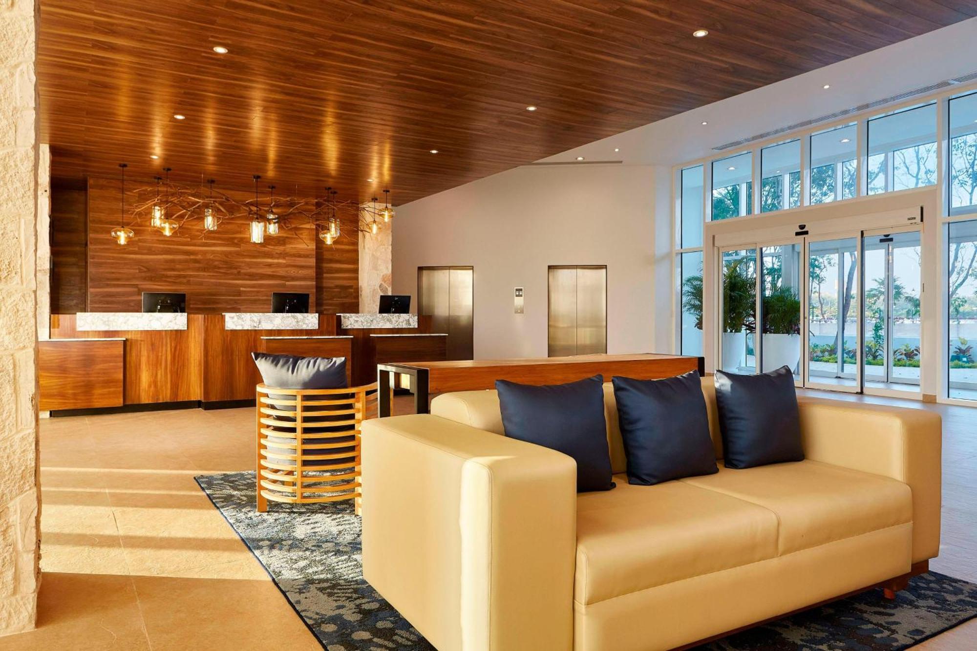 Hotel Fairfield & By Marriott Cancun Airport