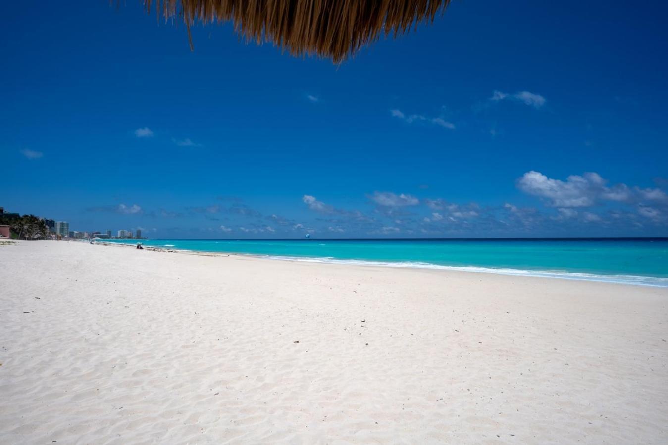 Beachfront With Stunning Views And Pool * Cancun
