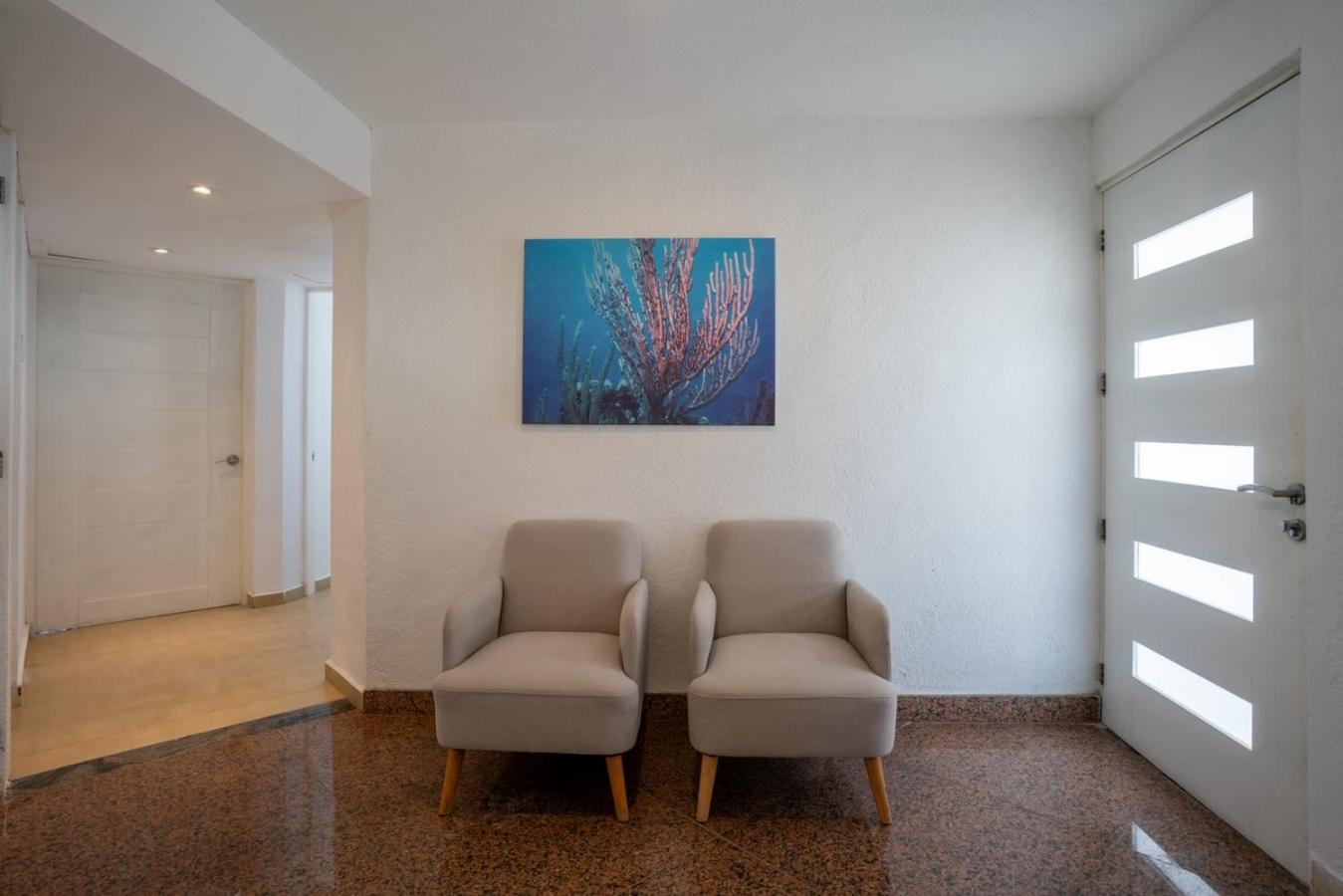 Beachfront With Stunning Views And Pool * Cancun