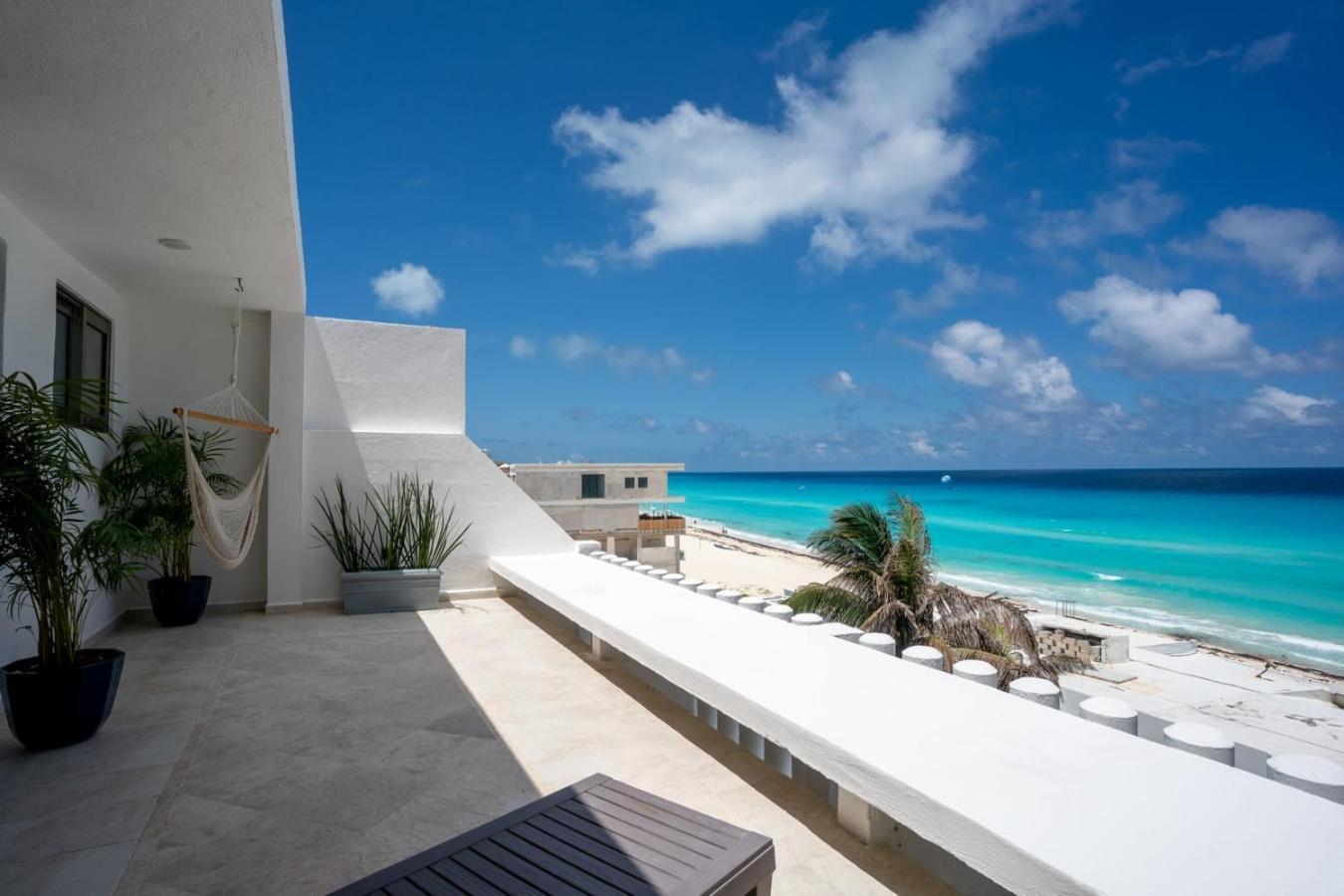 Beachfront With Stunning Views And Pool Holiday home *