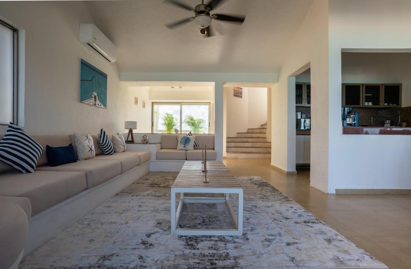 Beachfront With Stunning Views And Pool Holiday home *