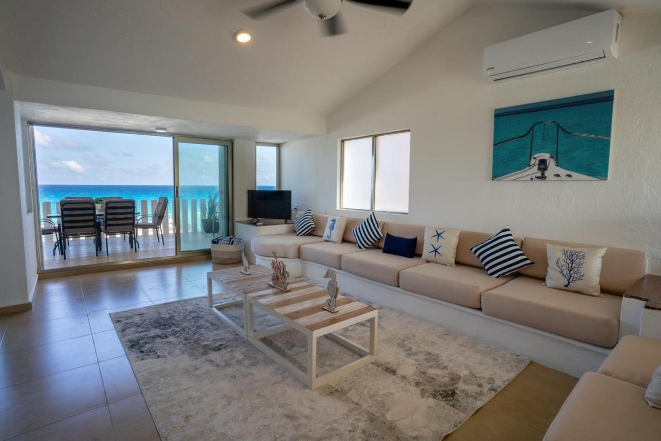 Beachfront With Stunning Views And Pool Cancun