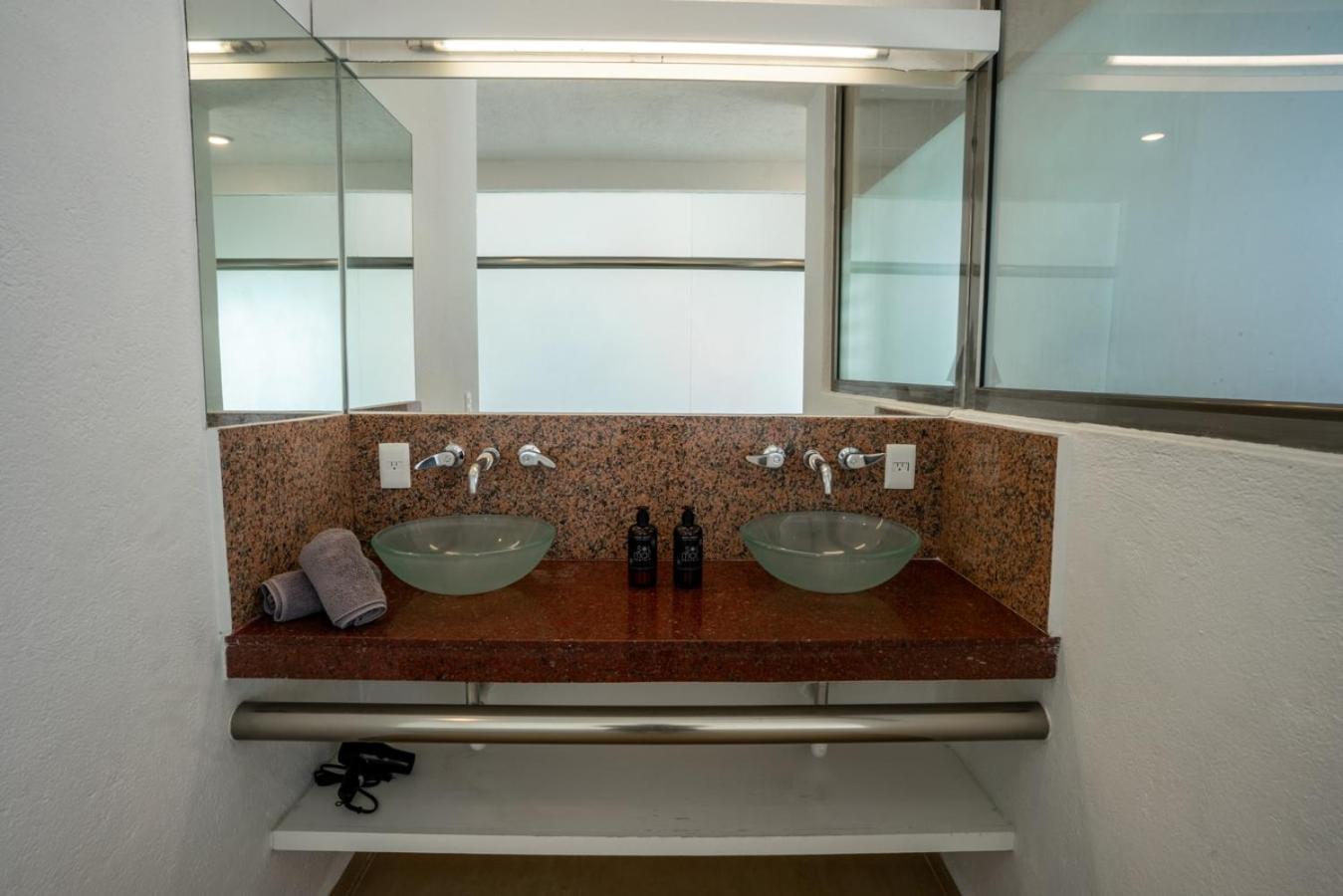 Beachfront With Stunning Views And Pool Holiday home Cancun