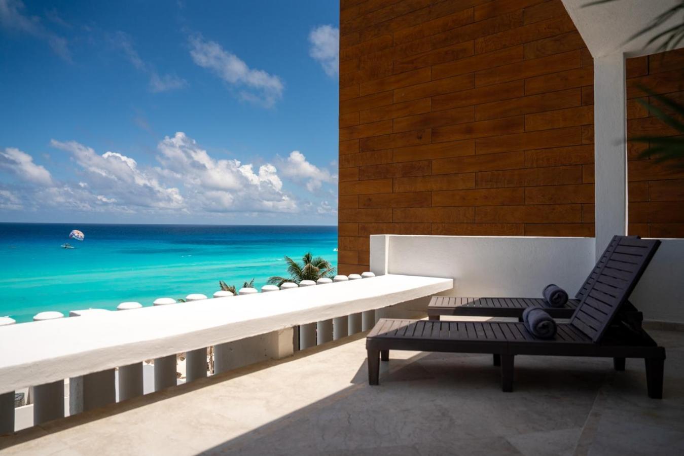 Beachfront With Stunning Views And Pool Cancun