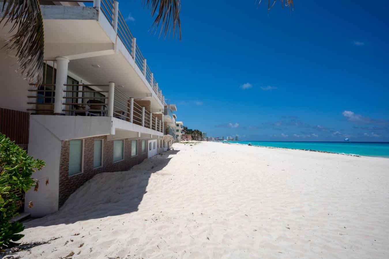 Beachfront With Stunning Views And Pool