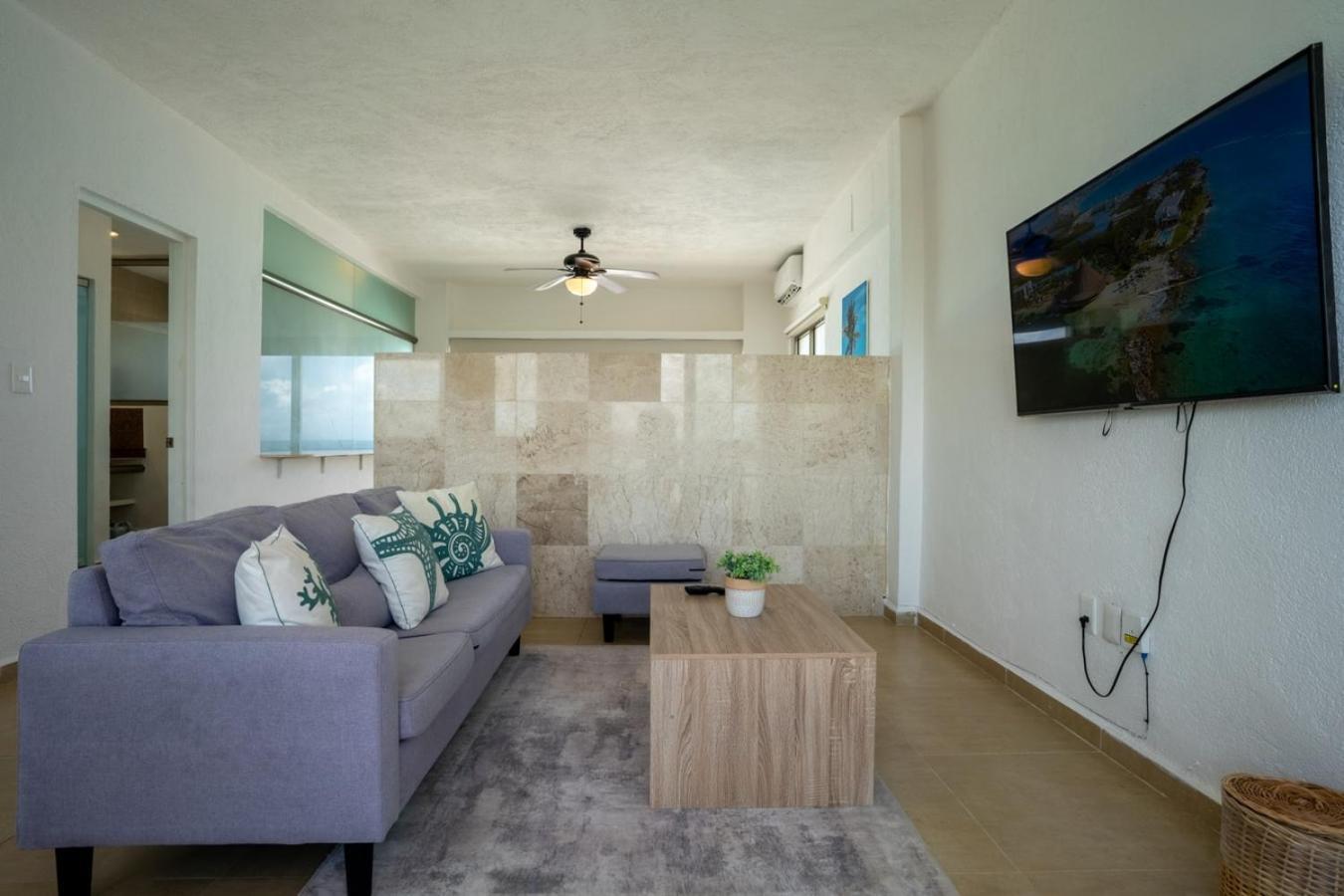 Beachfront With Stunning Views And Pool Holiday home *