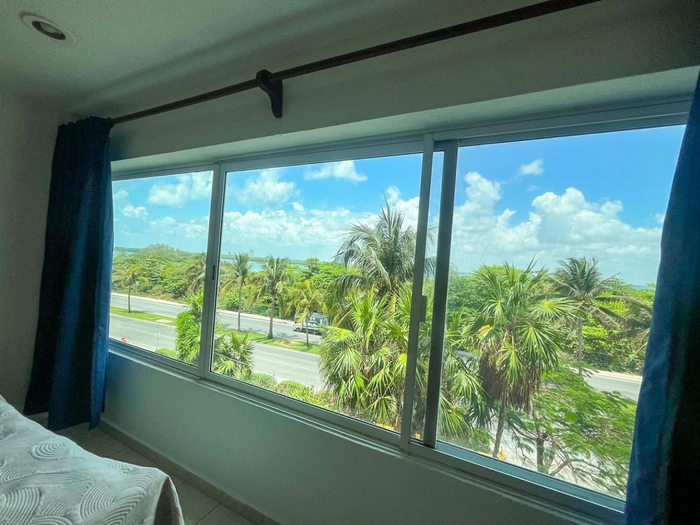 C/view, & Pool Access Apartment Cancun