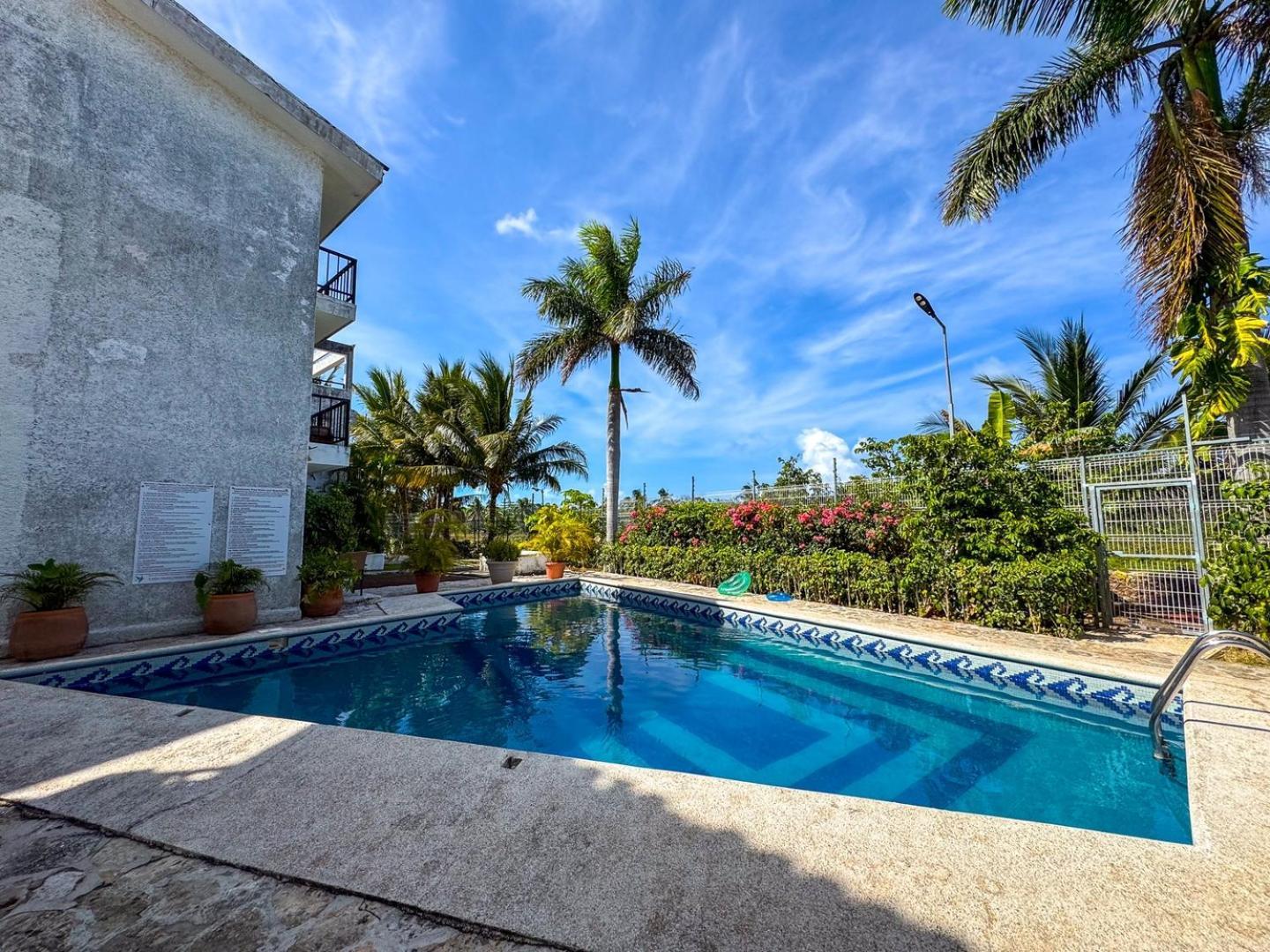 2-story W/pool Access, Balcony & Terrace Apartamento Cancún