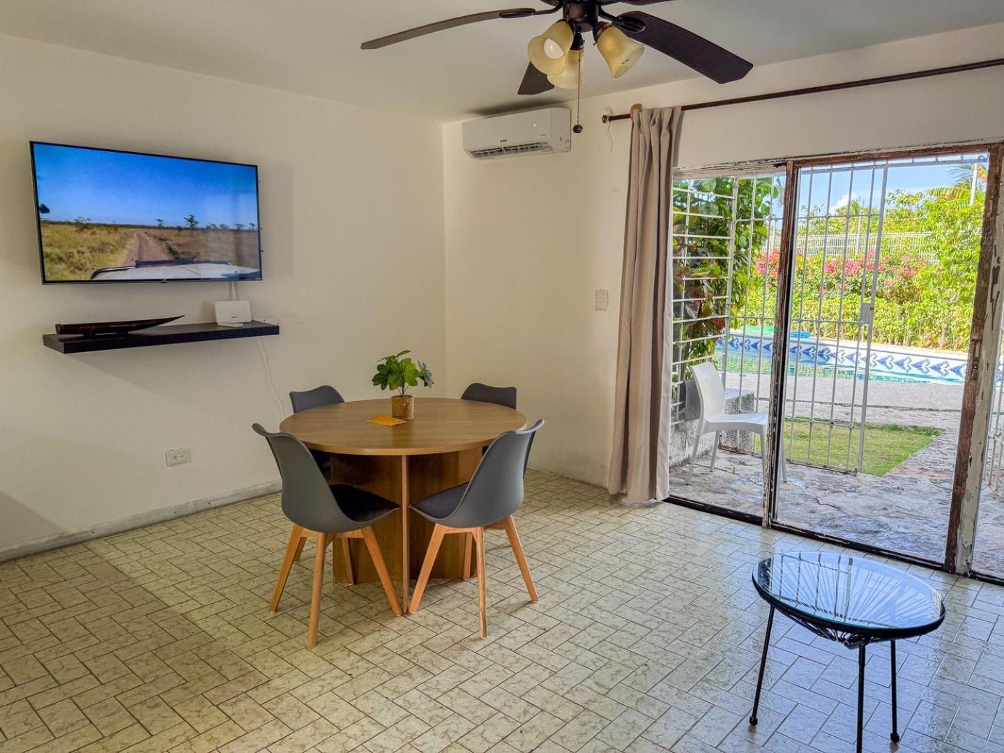 2-story W/pool Access, Balcony & Terrace Apartamento Cancún