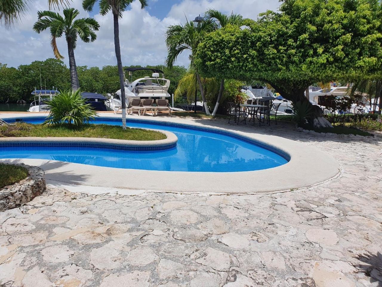 Yacht House * Cancun