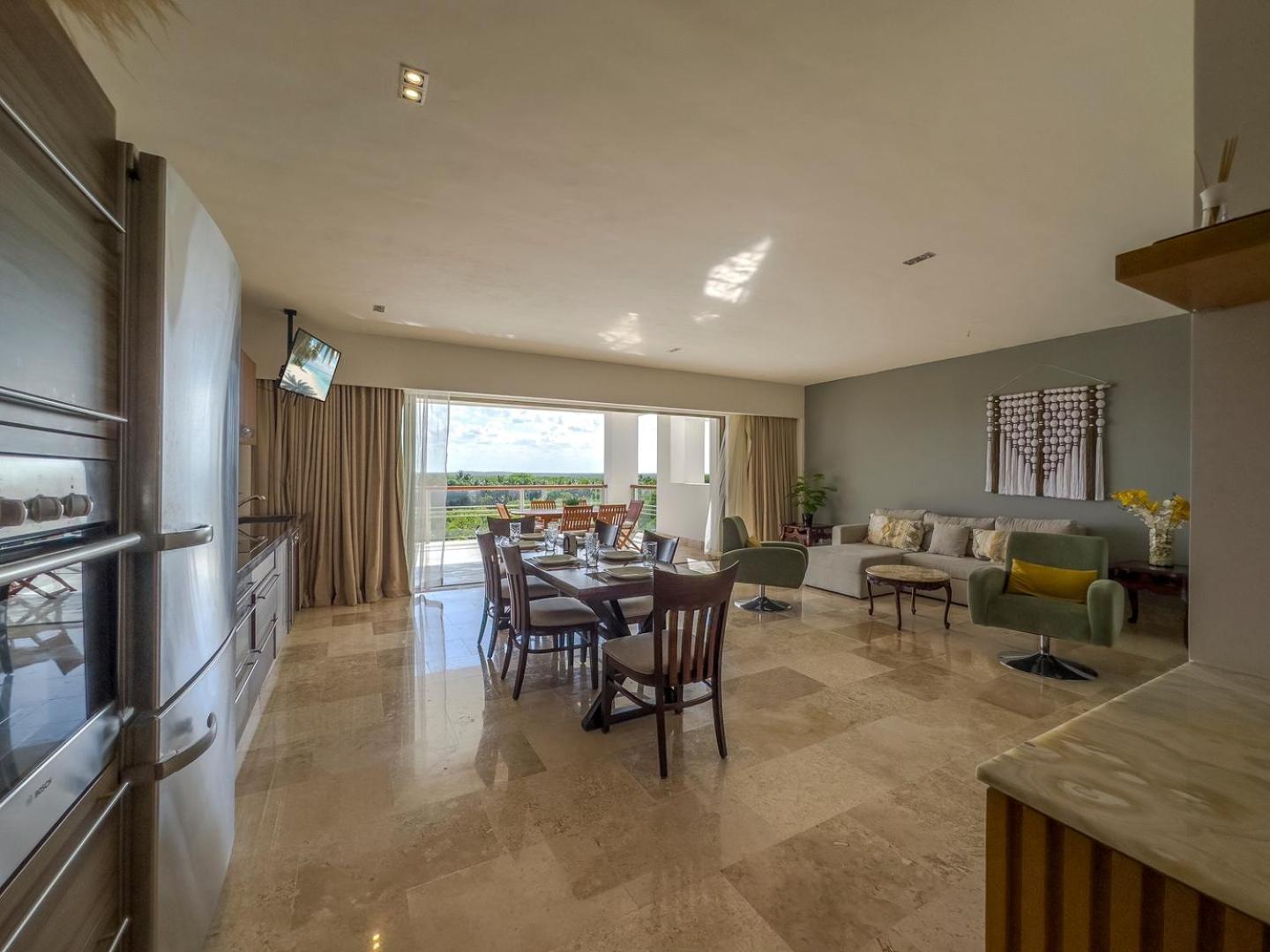 2br & Marina Front W/ Features Apartment
