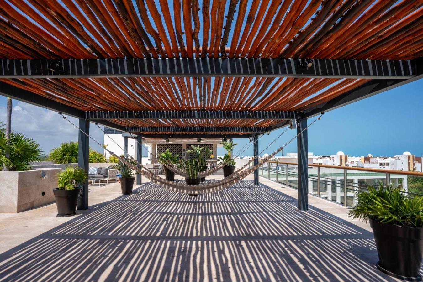 2br & Marina Front W/ Features *