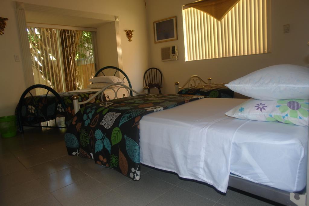 Guest house Residencia Encantos 2*