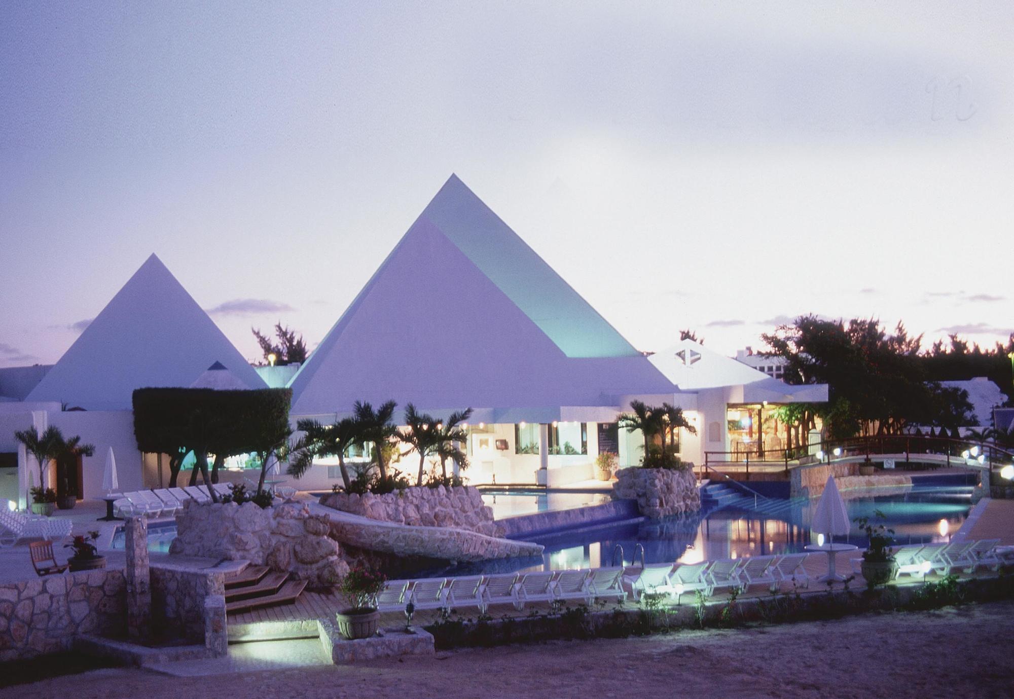 Sunset Marina & Yacht Club Cancun