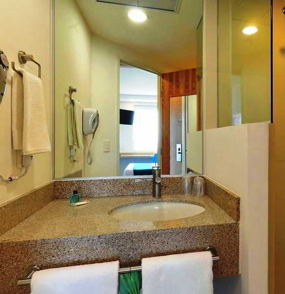 One Centro 3*