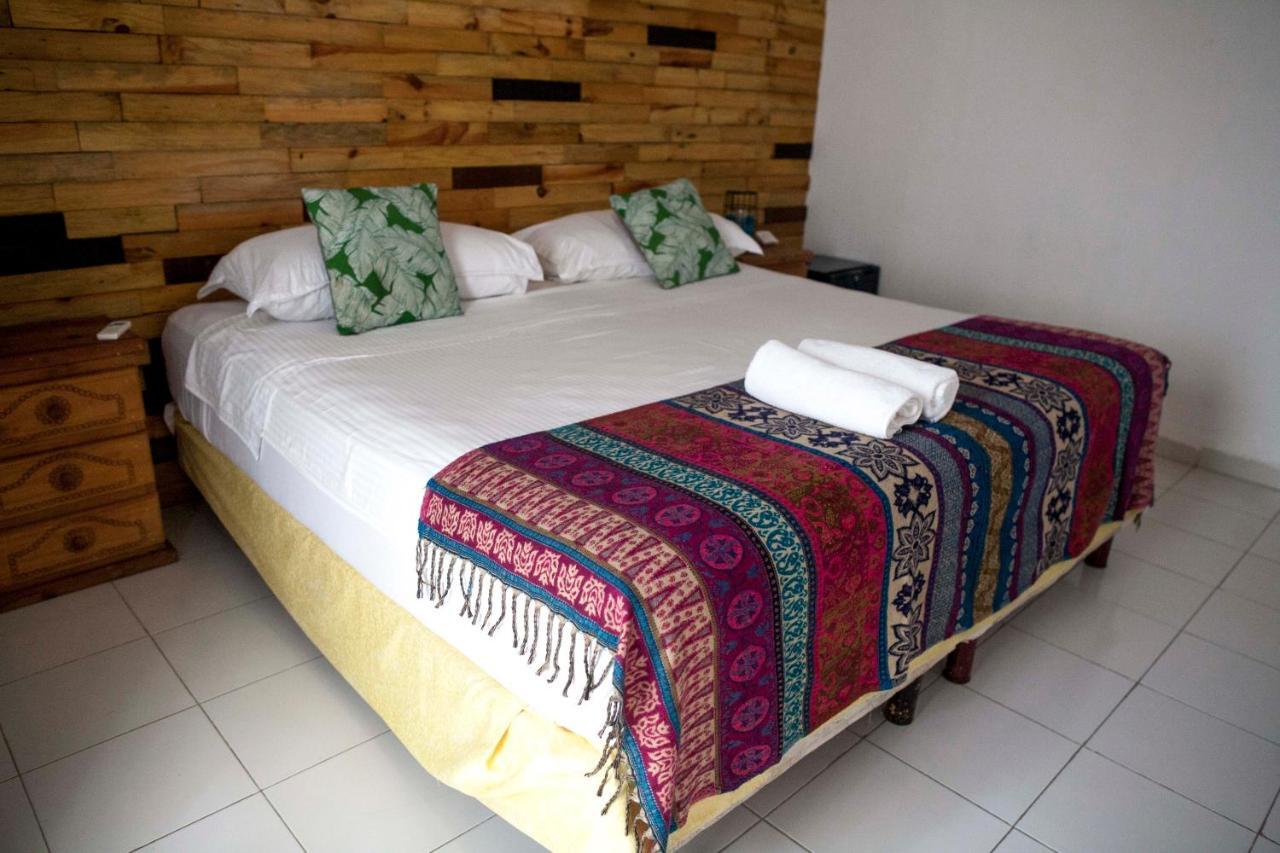 Hotel Macarena 2*