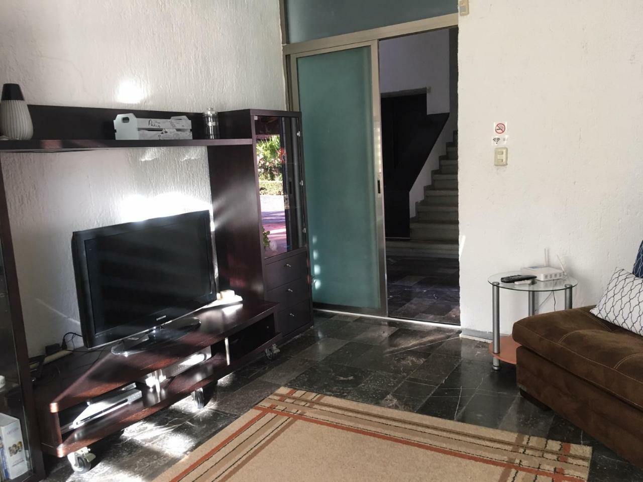 Apartment Large House - Walking To - 10 Guests!