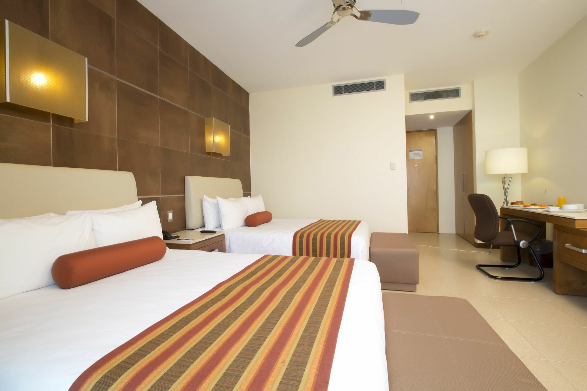Hotel Krystal Urban & Beach Club