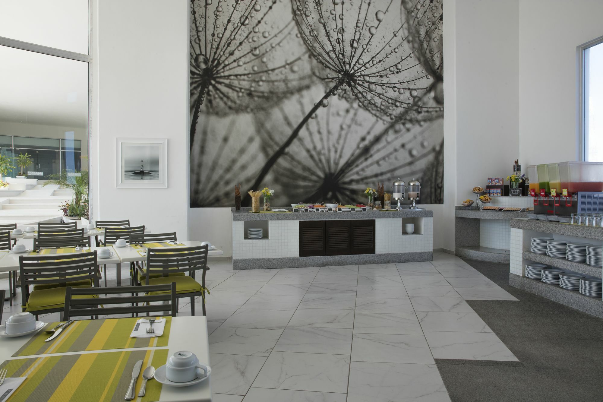 Hotel Krystal Urban & Beach Club 4*