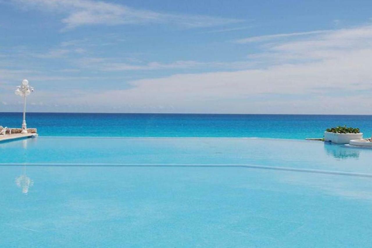 Beachfront In The Best Location! Apartamento *
