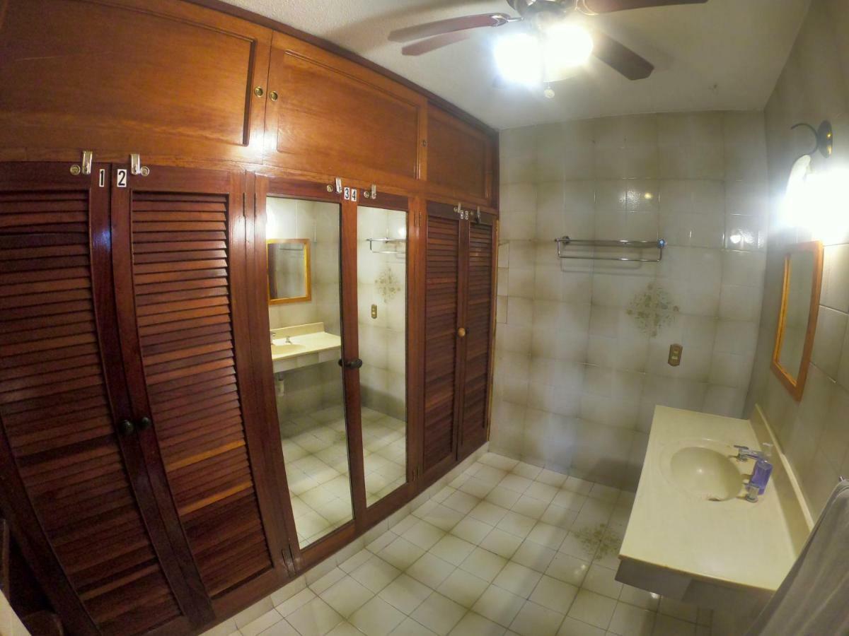 Granada 6 Hostel *