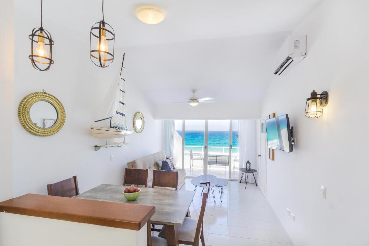 Penthouse Ocean Front, Steps To The Beach Apartment