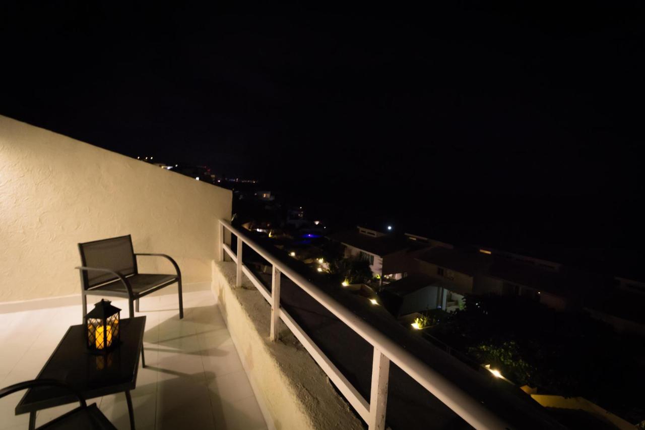 Penthouse Ocean Front, Steps To The Beach Apartment