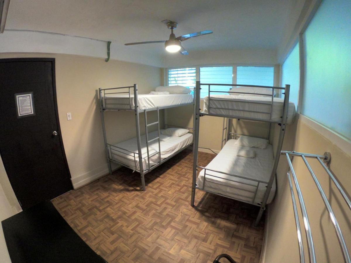 Granada 6 Hostel *