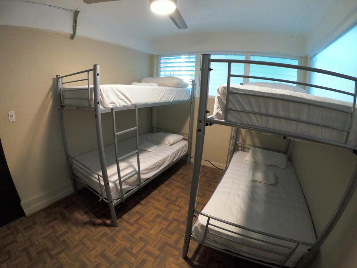 Granada 6 Hostel *