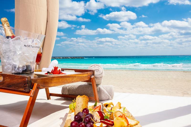 Krystal Hotel Cancun