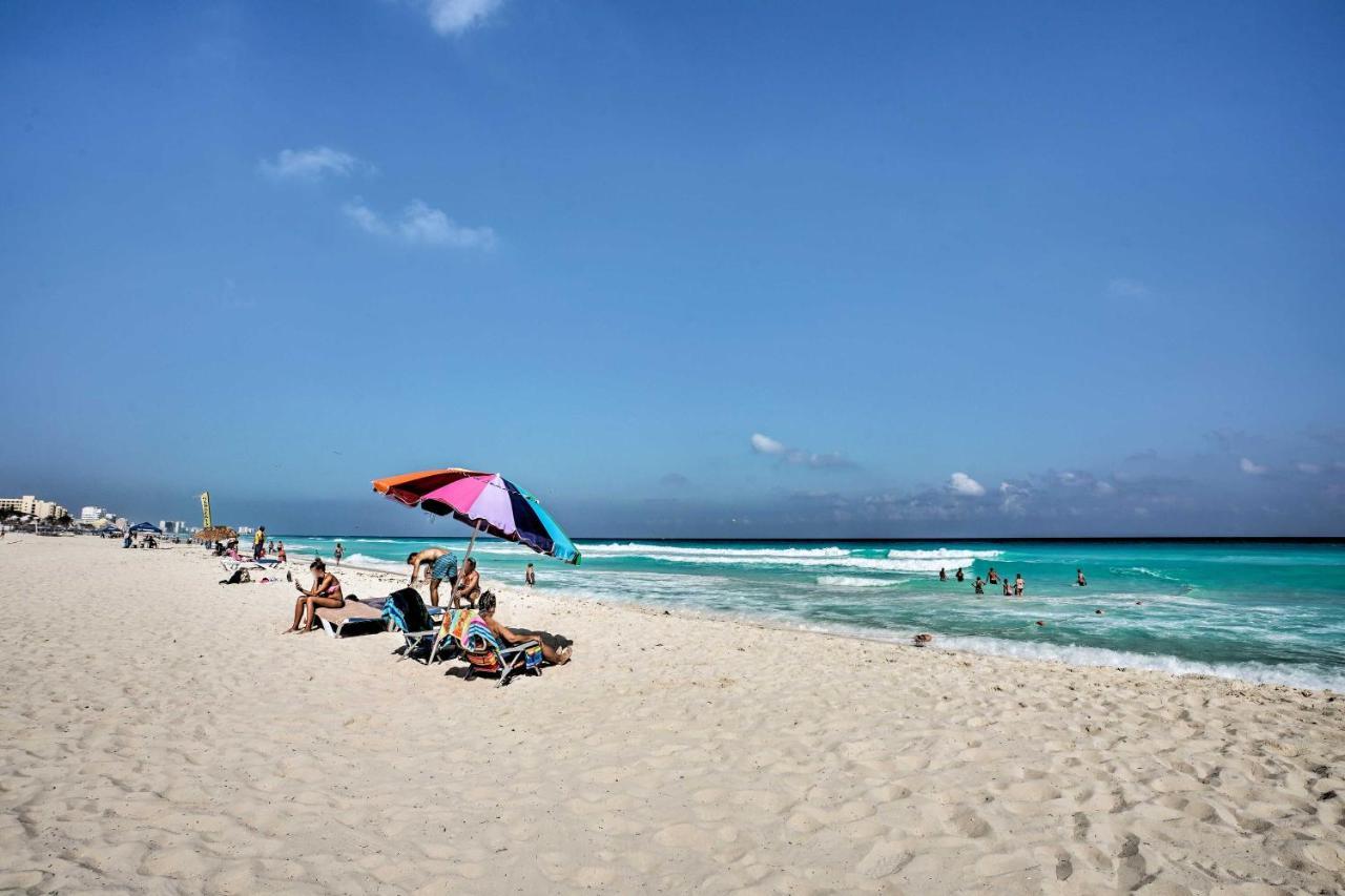 Updated Oceanside Townhome With Pool Walk To Beach! Holiday home Cancun