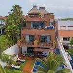 6Br Beachfront Private Luxury Villa By Solmar Rentals