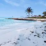Studio Caribe 17