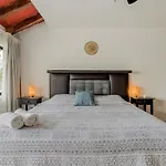 Chic Lagoon Front Villa By Casa Paraiso