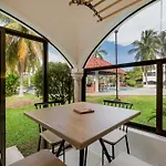 Chic Lagoon Front Villa By Casa Paraiso