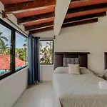 Chic Lagoon Front Villa By Casa Paraiso
