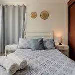 Chic Lagoon Front Villa By Casa Paraiso