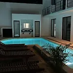 Apartamentos Marea Close To The Airport (Adults Only)