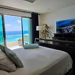 Modern Penthouse, Beautiful Ocean View, Cancun