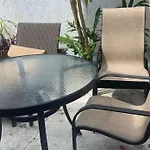 Accommodation In Cancun With A Pool, Tv, Wi-Fi, And Ac