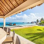 Oceanfront Villa - Private Beach At The Hotel Zone